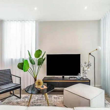 Appartamento Pass The Keys Penthouse Oasis In Trendy Fulham Londra Esterno foto