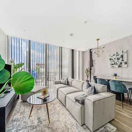 Appartamento Pass The Keys Penthouse Oasis In Trendy Fulham Londra Esterno foto