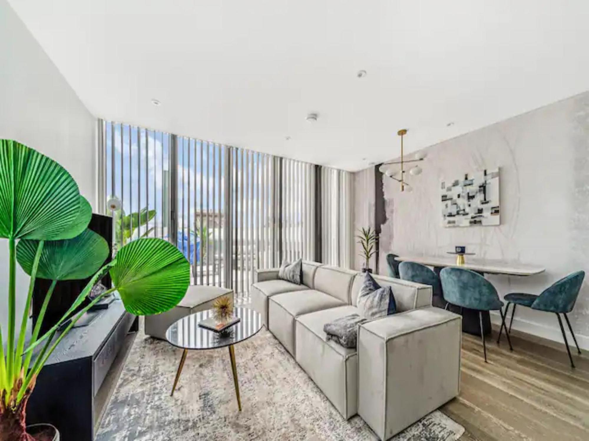 Appartamento Pass The Keys Penthouse Oasis In Trendy Fulham Londra Esterno foto