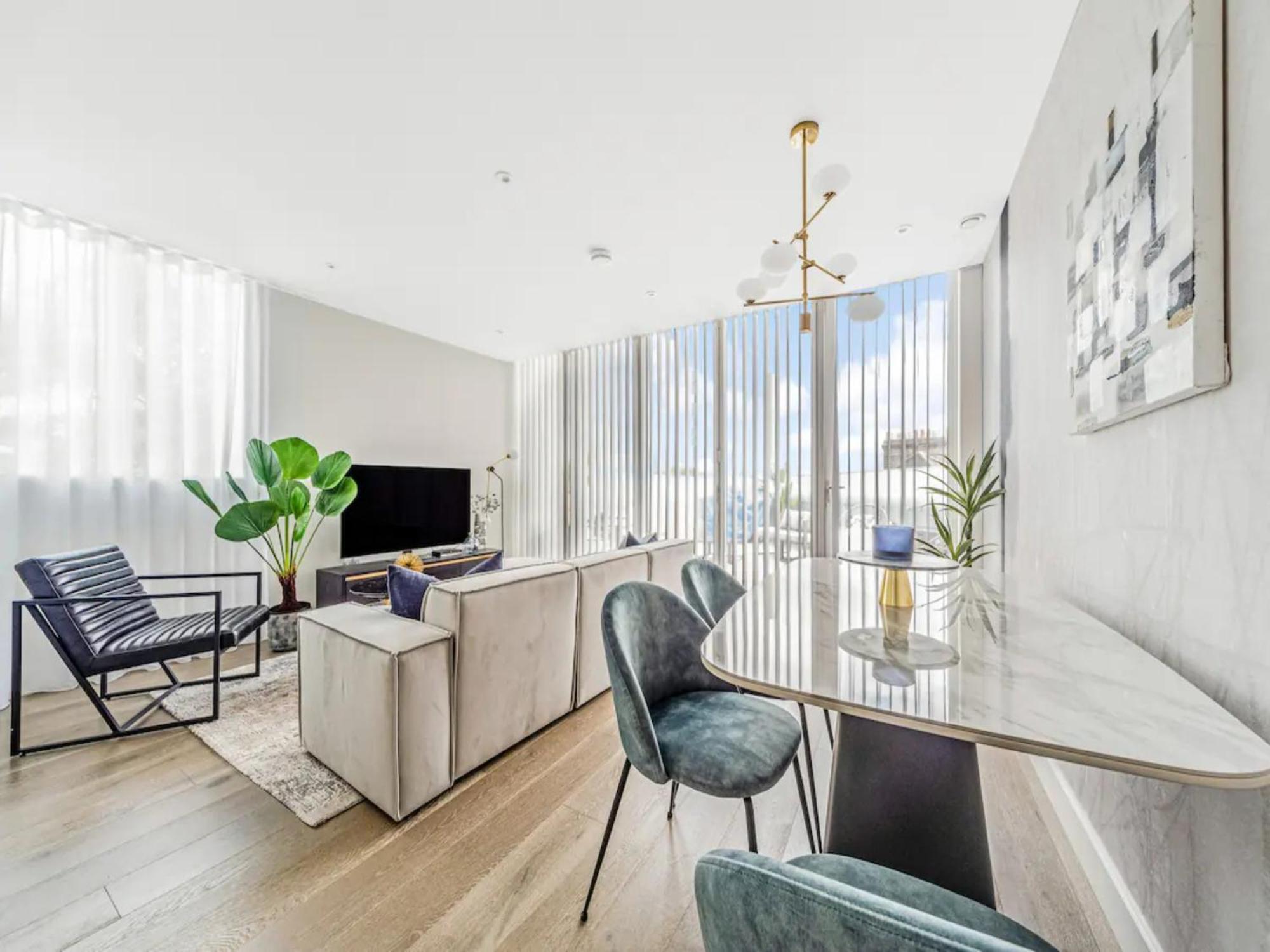 Appartamento Pass The Keys Penthouse Oasis In Trendy Fulham Londra Esterno foto