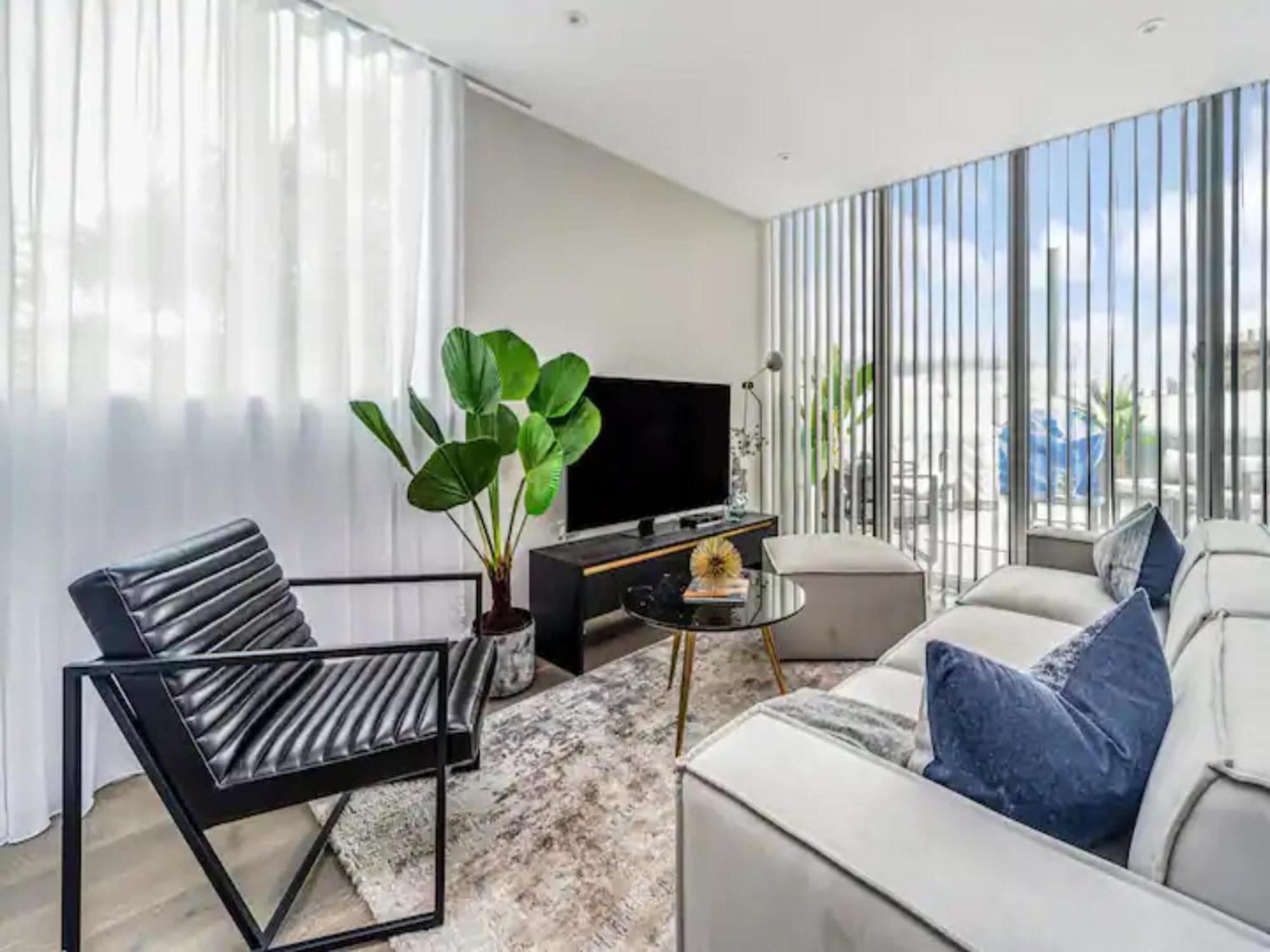 Appartamento Pass The Keys Penthouse Oasis In Trendy Fulham Londra Esterno foto