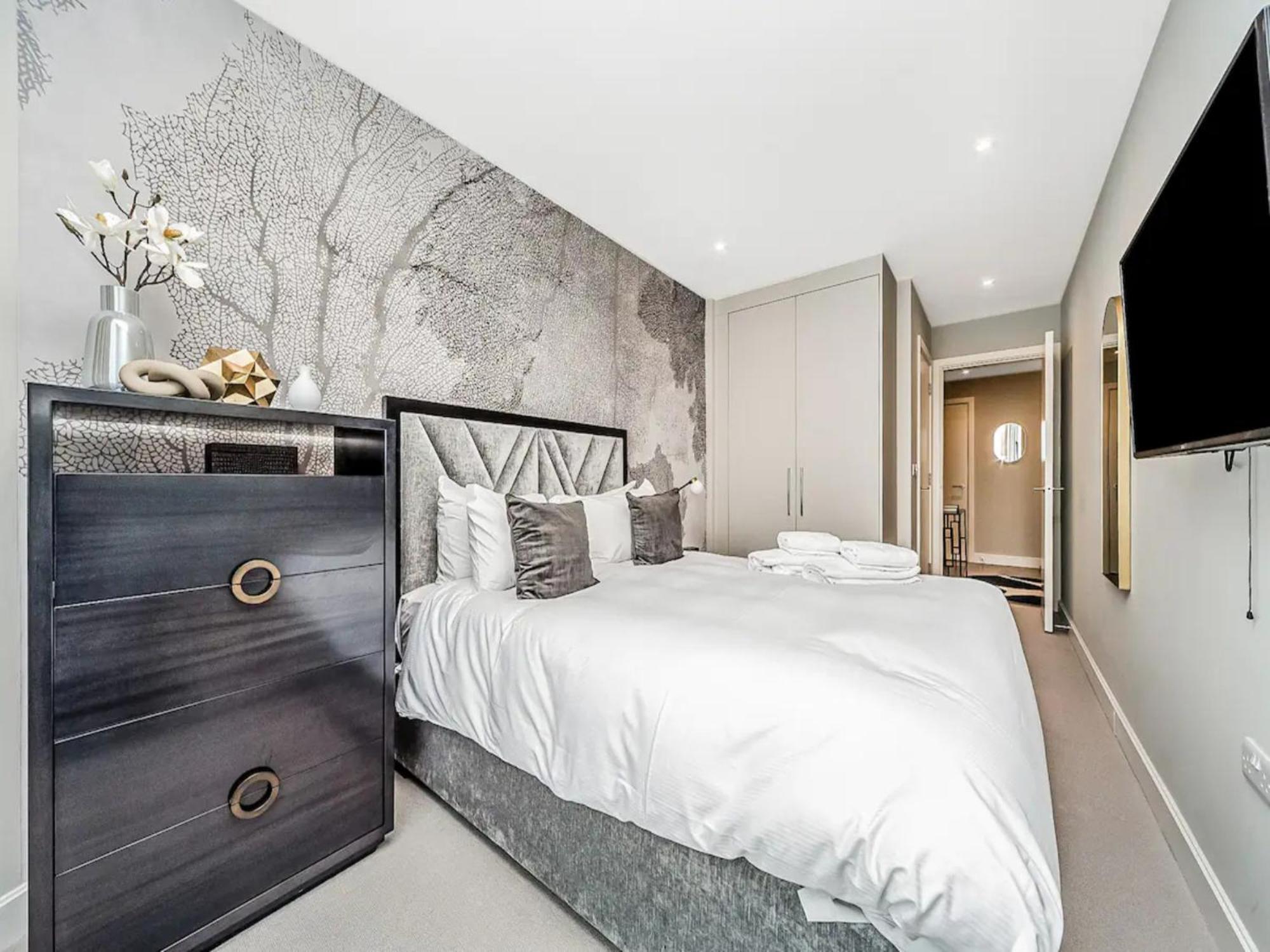 Appartamento Pass The Keys Penthouse Oasis In Trendy Fulham Londra Esterno foto
