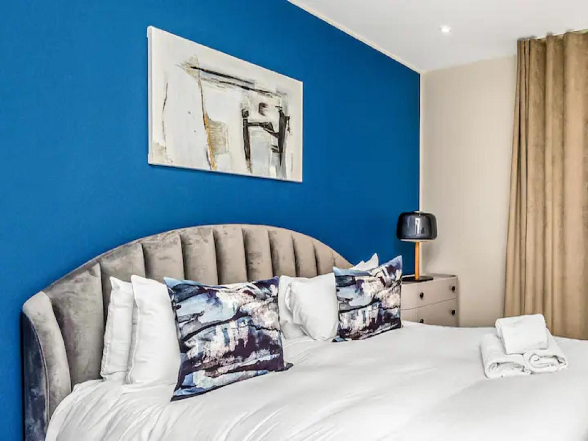 Appartamento Pass The Keys Penthouse Oasis In Trendy Fulham Londra Esterno foto