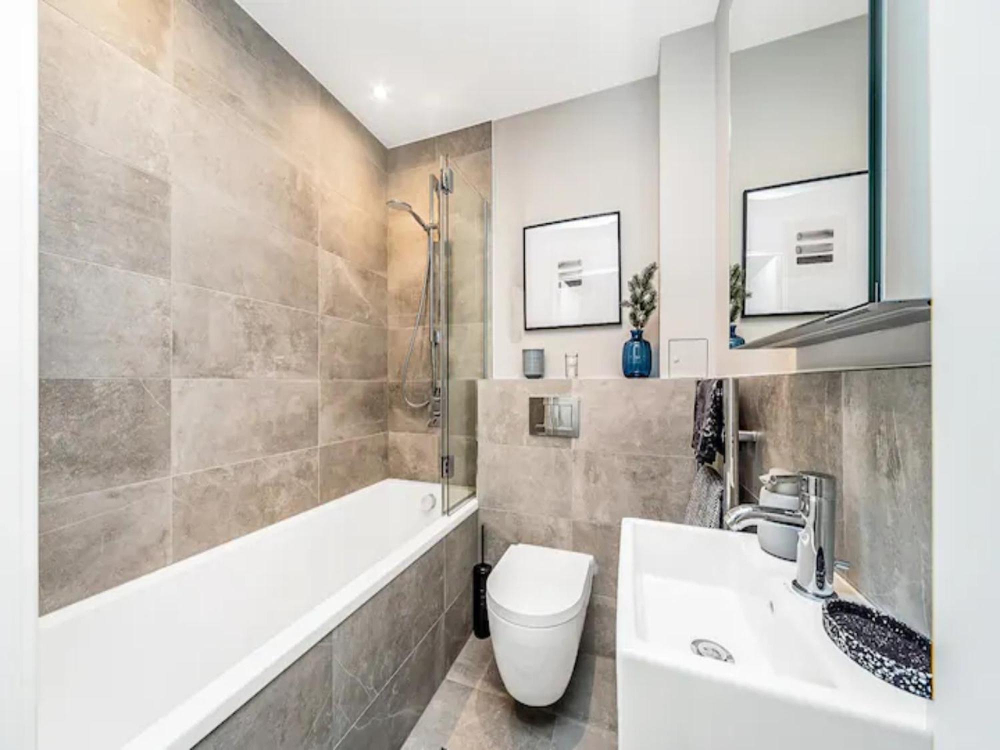 Appartamento Pass The Keys Penthouse Oasis In Trendy Fulham Londra Esterno foto