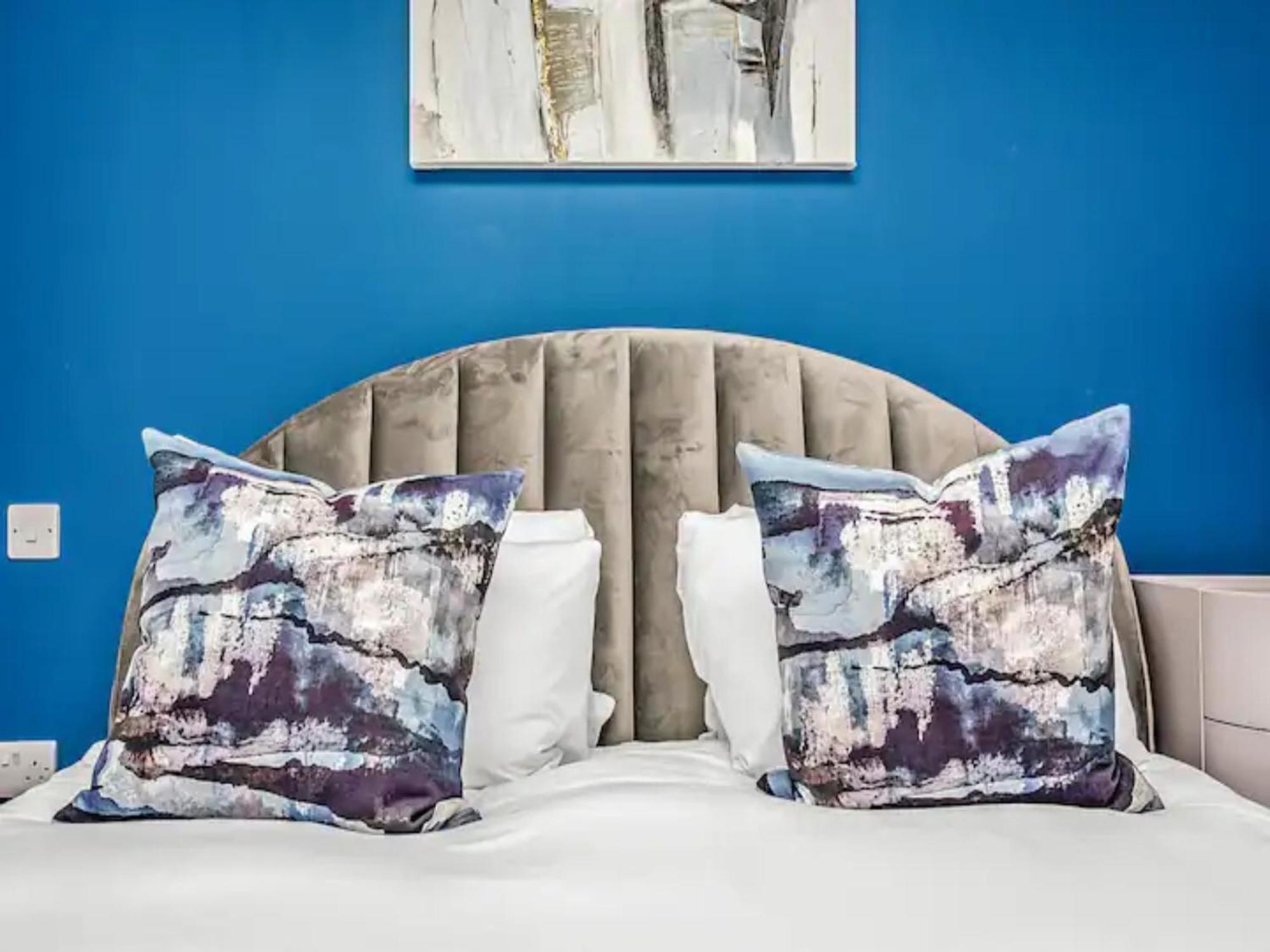 Appartamento Pass The Keys Penthouse Oasis In Trendy Fulham Londra Esterno foto