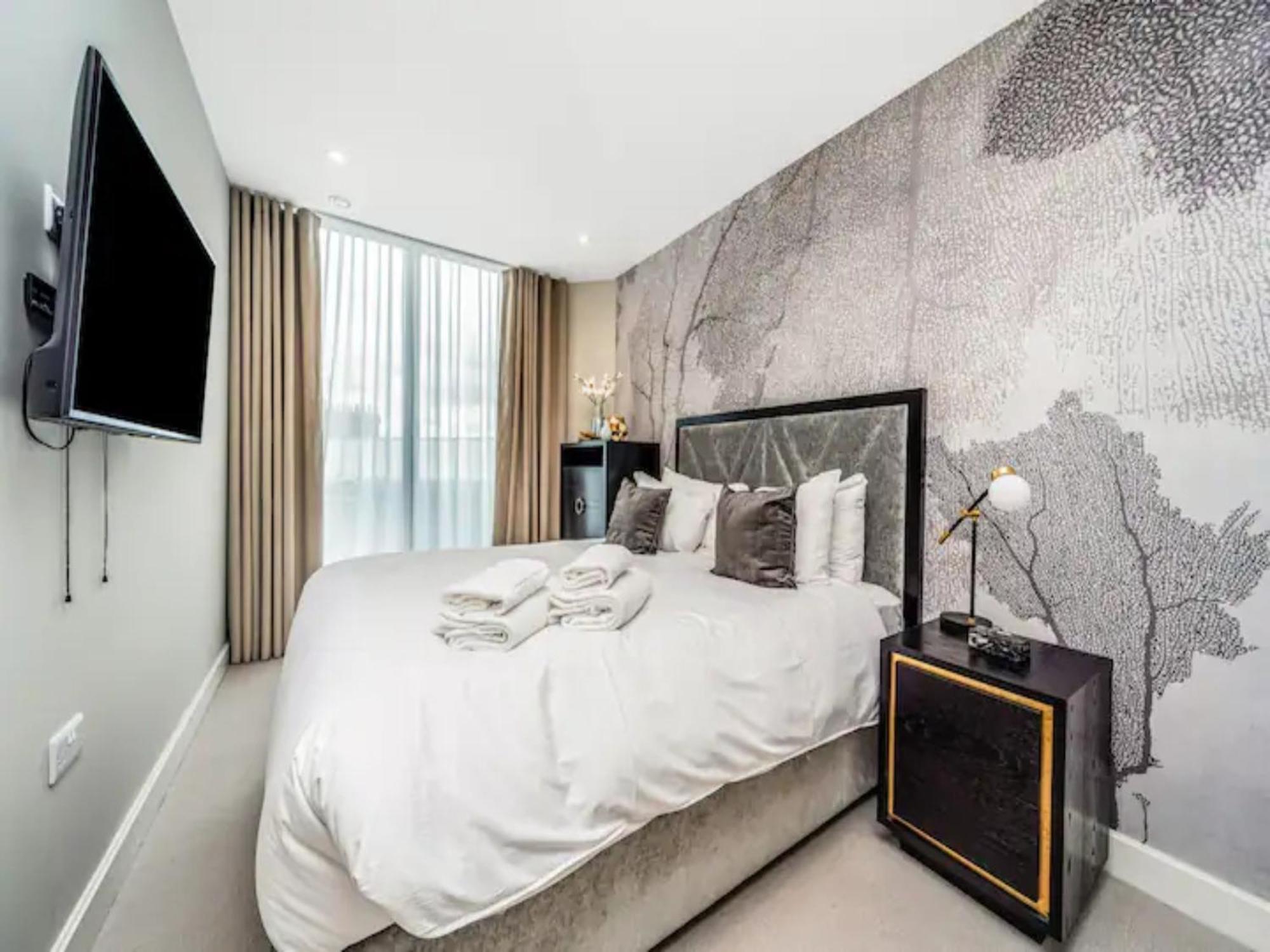 Appartamento Pass The Keys Penthouse Oasis In Trendy Fulham Londra Esterno foto