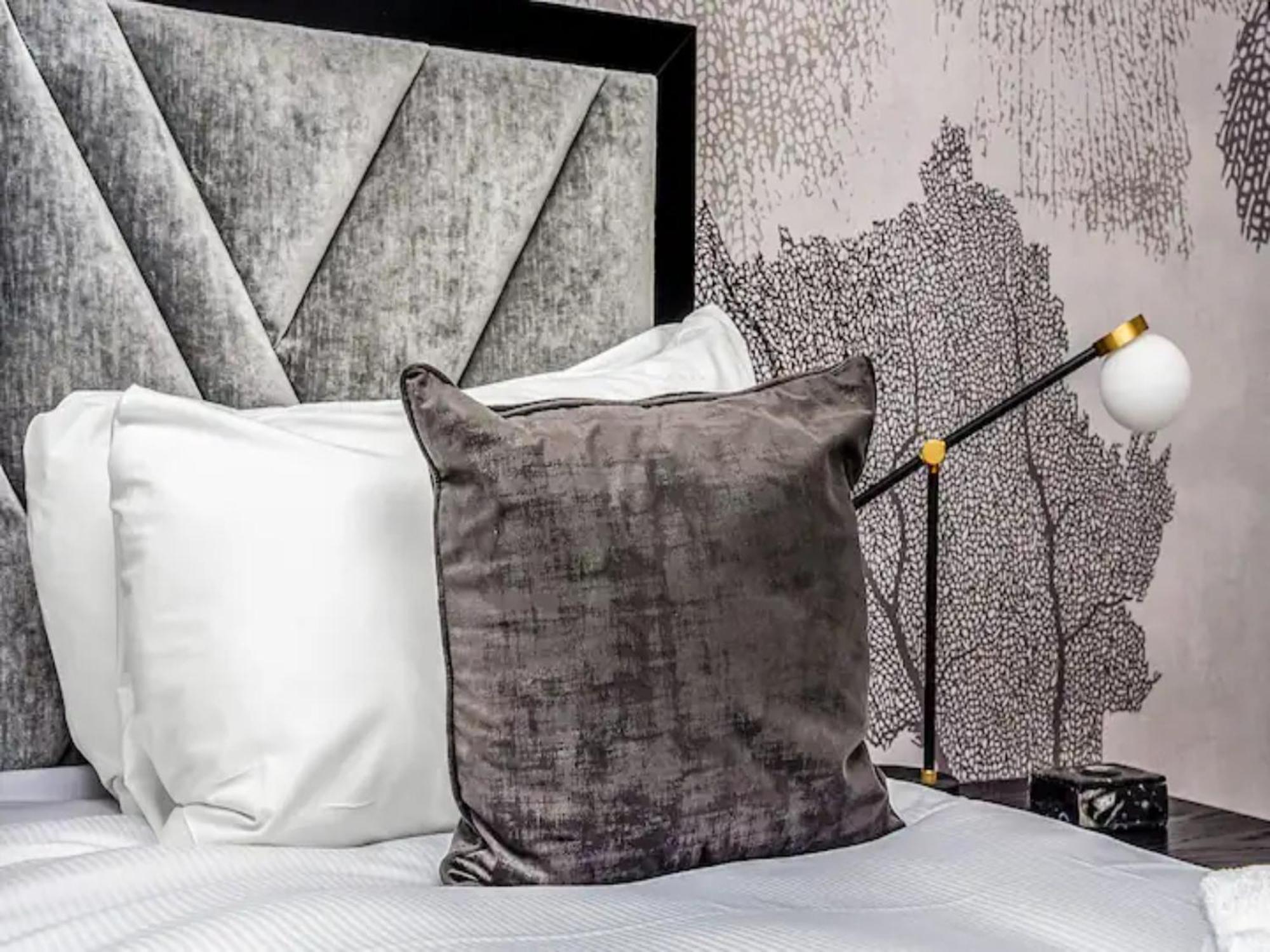 Appartamento Pass The Keys Penthouse Oasis In Trendy Fulham Londra Esterno foto