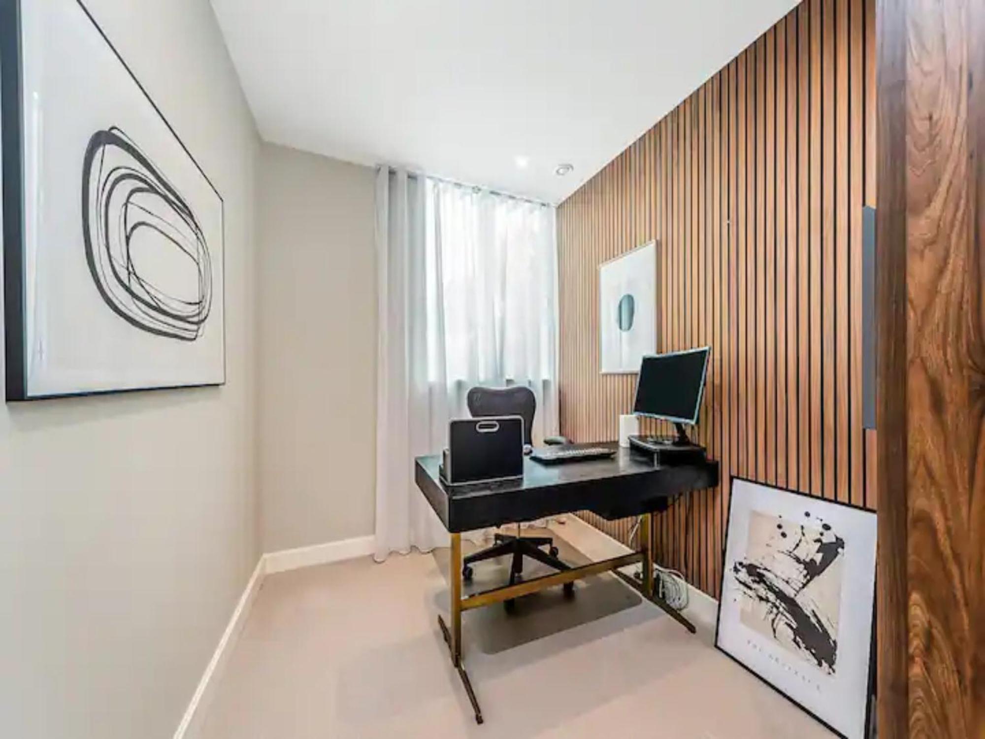 Appartamento Pass The Keys Penthouse Oasis In Trendy Fulham Londra Esterno foto