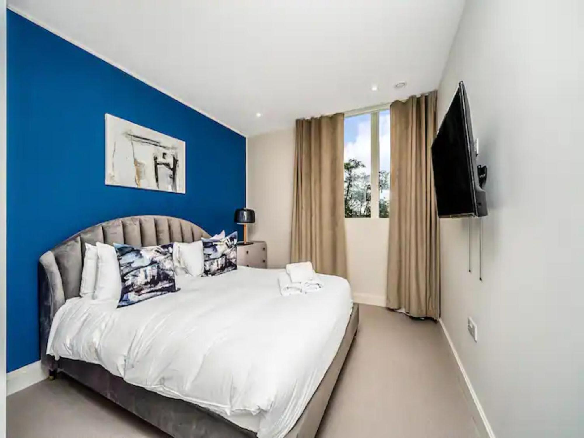 Appartamento Pass The Keys Penthouse Oasis In Trendy Fulham Londra Esterno foto