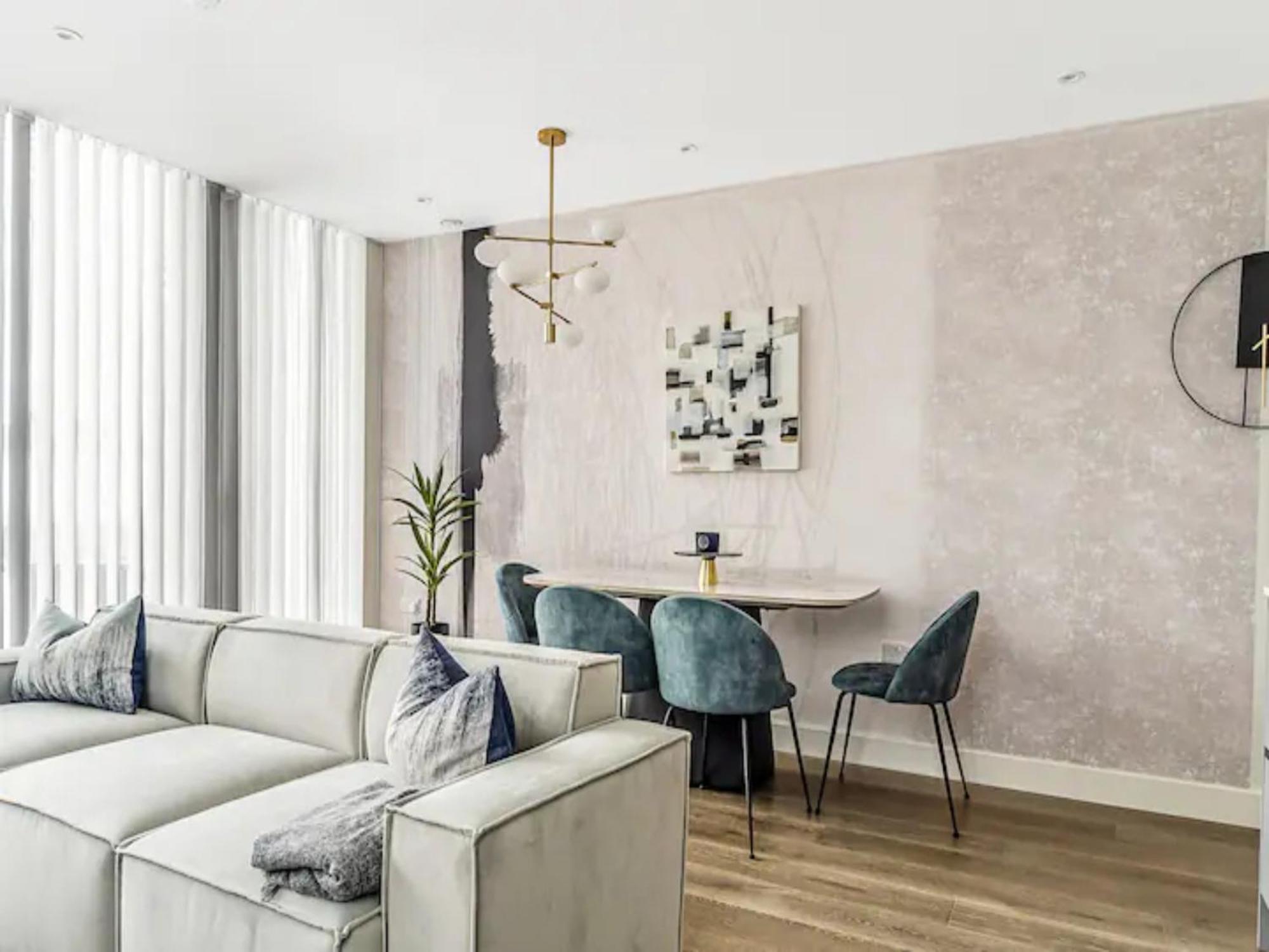 Appartamento Pass The Keys Penthouse Oasis In Trendy Fulham Londra Esterno foto